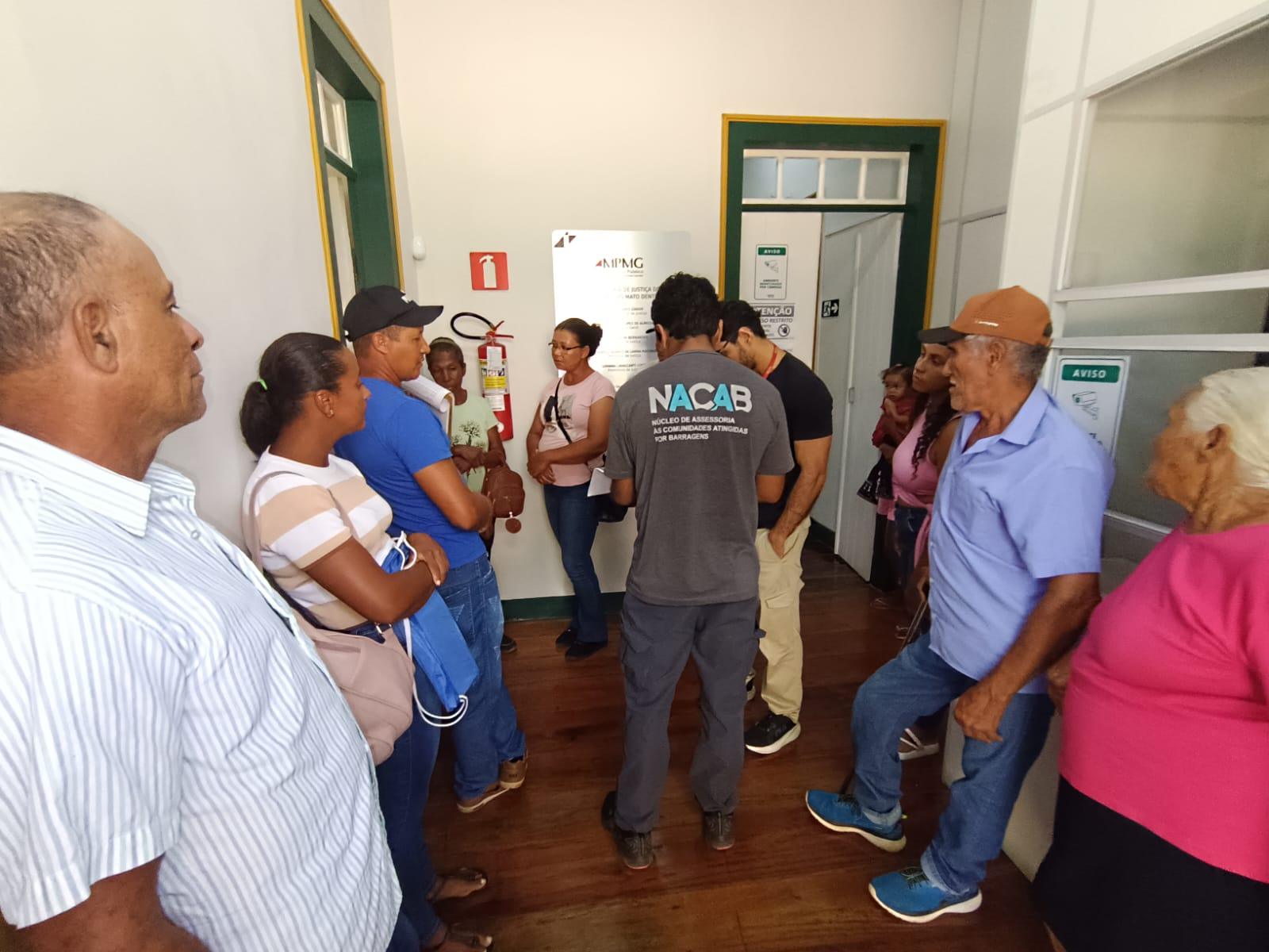 Atingidos comparecem ao MP